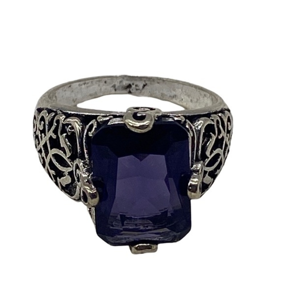 Fashion Ring Womens Size 9 Purple Gemstone Silver Plated Metal Intricate‎ Design
